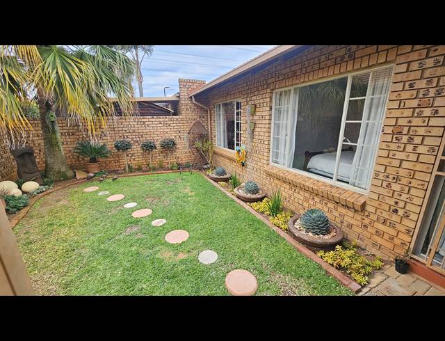 2 BEDROOM SIMPLEX FOR SALE IN MORELETA PARK